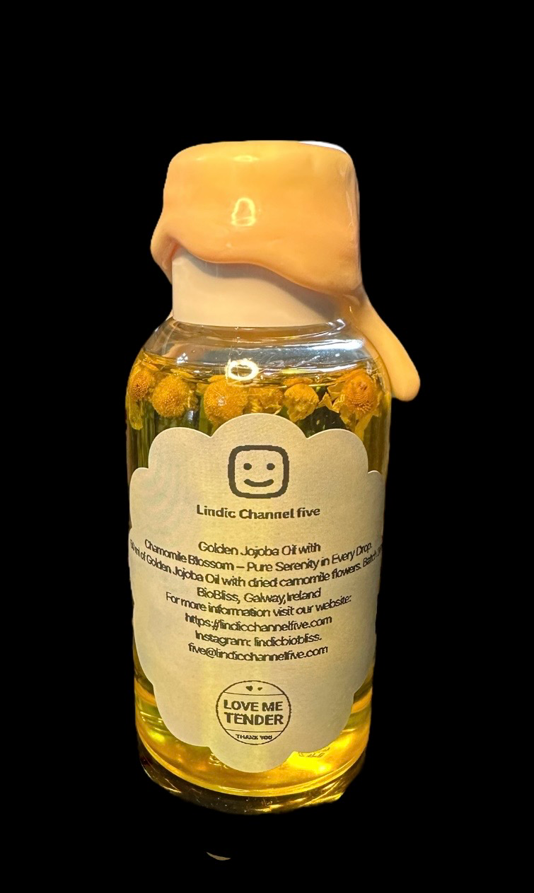 Golden Jojoba Oil with Chamomile Blossoms – Pure Serenity in Every Drop