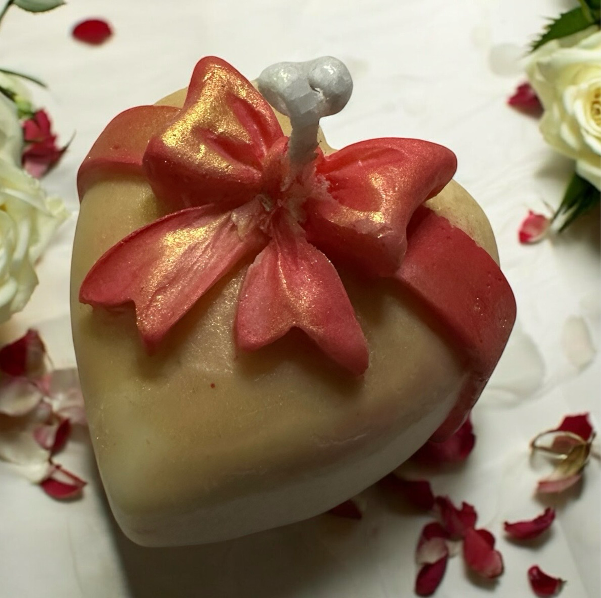 Soy & Coconut wax candle, Heart, Egyptian cotton