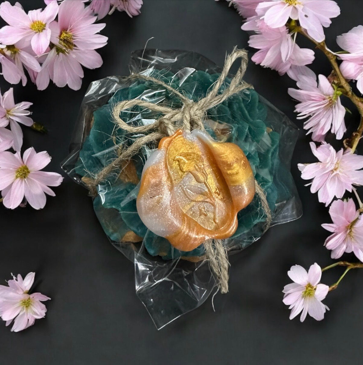 Bergamot, Patchouli, Honey…..in Blue Body Soap 120g