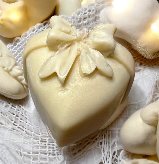 Castor oil, frankincense & Mirth fragrance body soap Bow Heart 36g