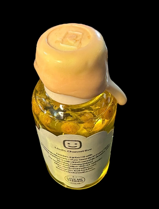Golden Jojoba Oil with Chamomile Blossoms – Pure Serenity in Every Drop